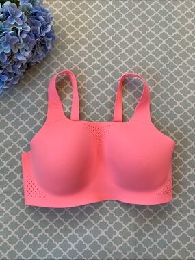 Victoria’s Secret Featherweight Max Sports Bra Coral Pink 38D
